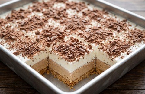 Ledena Sladoled Torta Sa Malinama – Najbolji Osvežavajući Recept Za Letnji Klasik