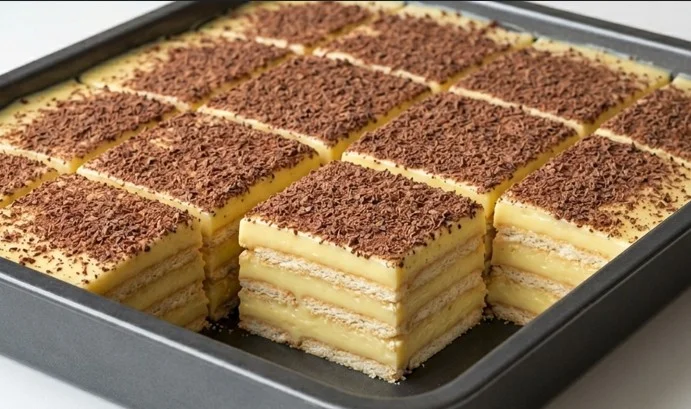 Brzi Puding Kolač: Utešna vanila fantazija bez paljenja rerne