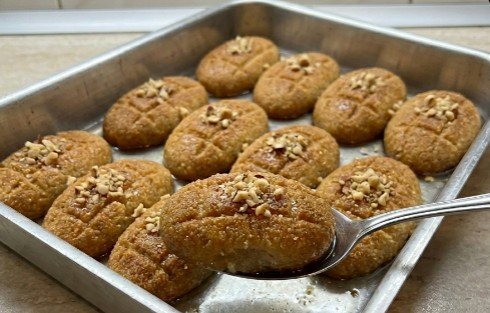 Domaće Sočne Urmašice sa Lešnicima: Tradicionalni Recept