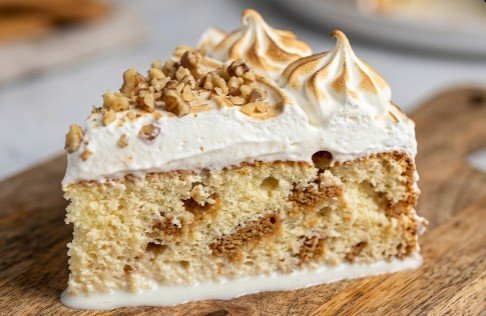 Luksuzna Kremasta Plazma Torta: Bogata Svečana Torta sa Šamom i Orasima