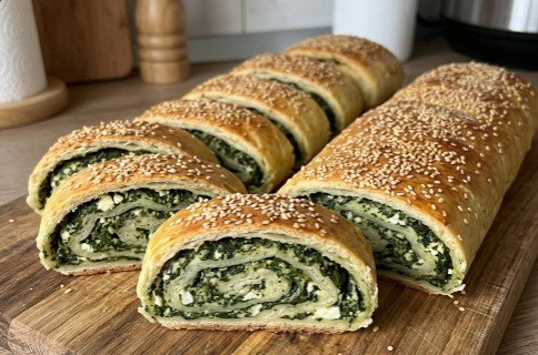 Brza Slana Štrudla sa Spanaćem i Feta Sirom: Korak-po-Korak Recept