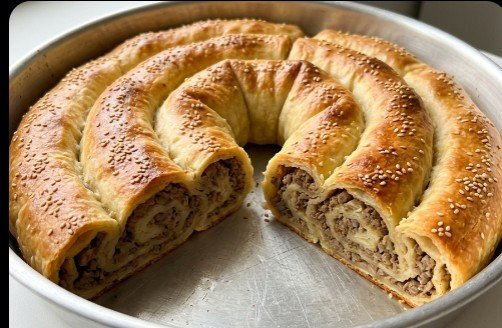 Domaća Slana Savijača sa Mesom: Tradicionalni Korak-po-Korak Recept