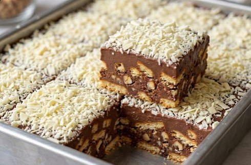Čuvena Grčka Torta sa Lešnikom: Bogati čokoladni kolač bez pečenja za 20 minuta