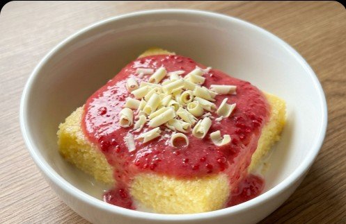 Sočni Kremasti Koh sa Malinama: Tradicionalni Kulinarski Recept