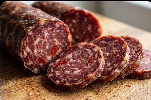 Domaći Tradicionalni Kulen: Vrhunska Sušena Pikantna Kobasica od Svinjskog Mesa