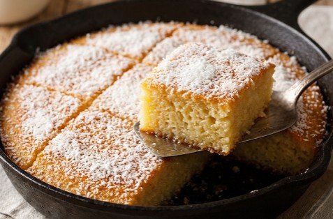 Sočne Griz Kocke sa Kokosom: Tradicionalni Koh sa Slatkim Agdom Sirupom