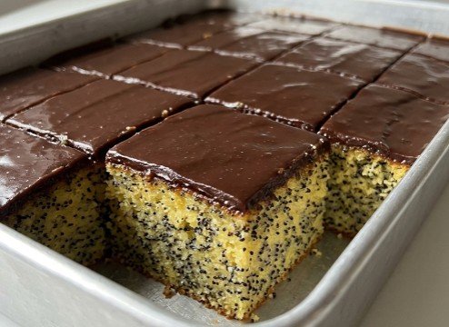 Sočni Kolač sa Makom na Čaše: Brzi Starinski Recept sa Jogurtom