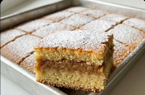 Brzi Kolač sa Grizom i Jabukama: Najbolji Starinski Recept