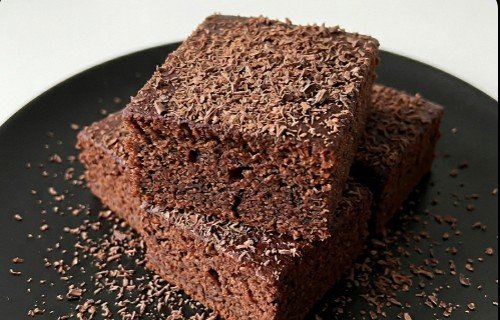 Starinski Crni Kolač sa Čokoladom na Čaše: Brzi Recept