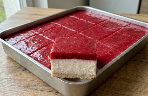 Osvežavajuća Kremasta Torta sa Malinama: Lagani čizkejk sa Plazmom koji se ne peče