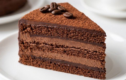 Kremasta Moka Čoko Torta: Raskošna i Otmena Slojevita Harmonija Čokolade i Kafe