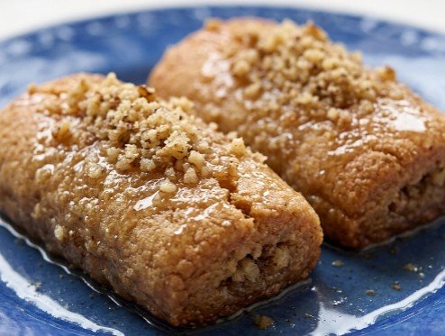 Tradicionalne Urmašice sa Orasima: Provereni starinski recept za orijentalni slatkiš koji se topi u ustima