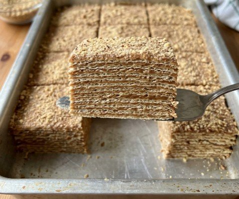 Rozen Kocka sa Lešnicima: Raskošna starinska torta koja se topi u ustima za samo 25 minuta