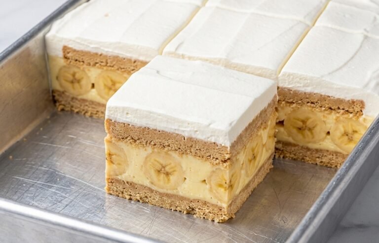 Brza torta sa bananama — Kremasti slojeviti desert bez pečenja