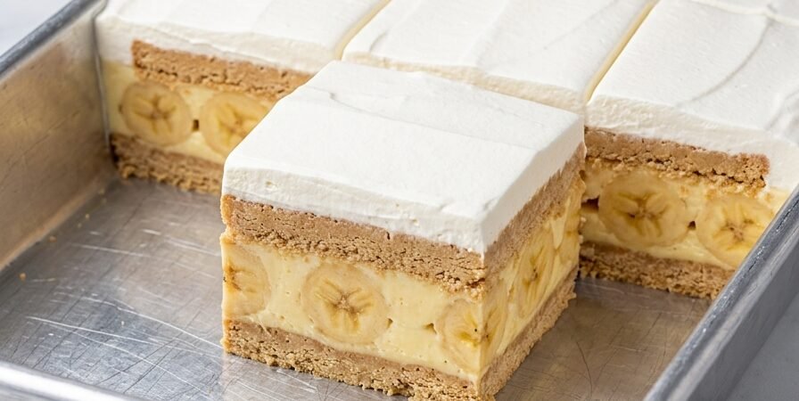 Brza torta sa bananama — Kremasti slojeviti desert bez pečenja