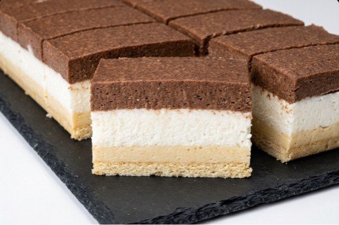 Brza Pesak Torta: Savršena kremasta poslastica sa tri sloja, bez pečenja
