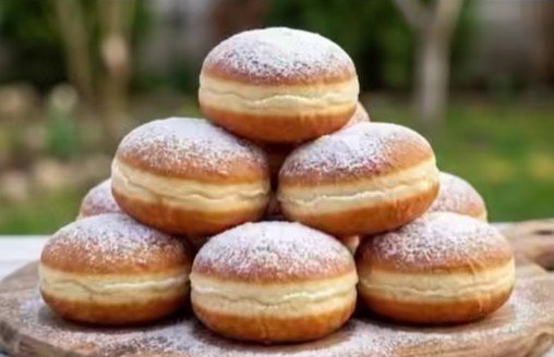 Domaće Krofne: Vazdušaste, mekane i sa savršenim belim prstenom