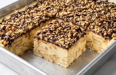 Nepečena Torta sa Orasima: Bogat i kremast desert gotov za tren