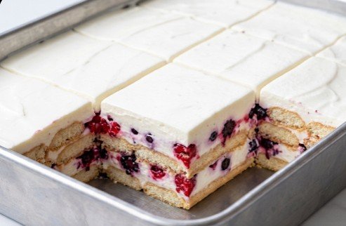 Voćna Torta sa Piškotama: Osveženje koje se priprema za tili čas