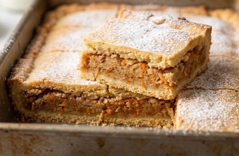 Starinska Lenja Pita sa Jabukama i Šargarepom: Tradicionalni Recept
