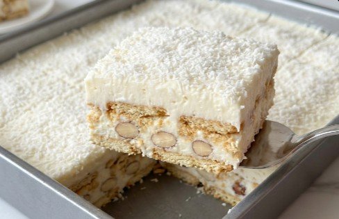 Nepečena Rafaelo Torta sa Bademima: Kremasta fantazija gotova za 15 minuta