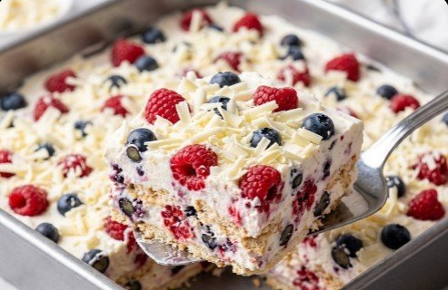 Brza torta sa šumskim voćem: Osvežavajući kremasti desert gotov za 15 minuta