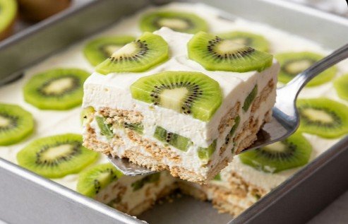 Brza torta sa kivijem: Osvežavajući kremasti desert sa mascarpone sirom