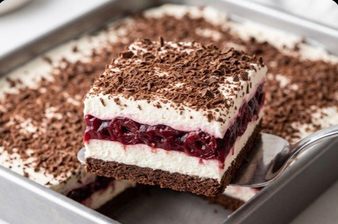 Nepečena Švarcvald torta: Brzi kremasti desert sa višnjama i čokoladom