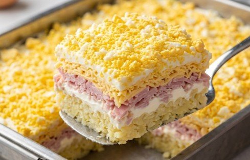 Svečana Mimoza Salata: Raskošni slojevi za svaku trpezu