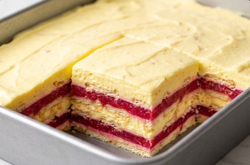 Brza Torta sa Limunom i Malinama: Osvežavajući letnji desert bez pečenja
