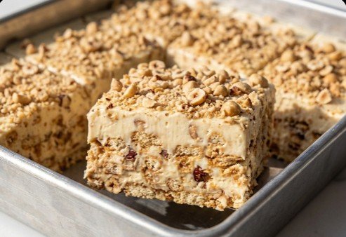 Nepečena torta sa lešnikom i keksom: Kremasti desert koji osvaja na prvi zalogaj