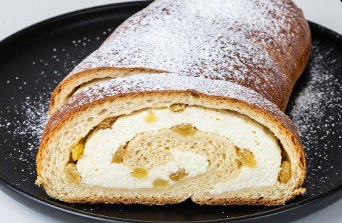 Najbolji Recept za Slatku Štrudlu sa Sirom i Suvim Grožđem