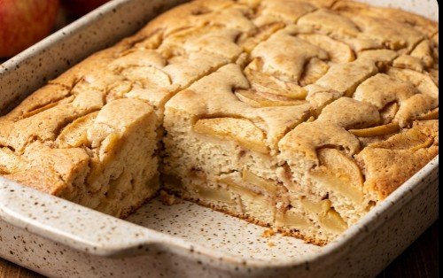 Domaći kolač sa jabukama — mekani sočni biskvit sa miomirisom cimeta