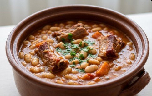 Tradicionalni Domaći Pasulj sa Suvim Rebrima – Najbolji Starinski Recept