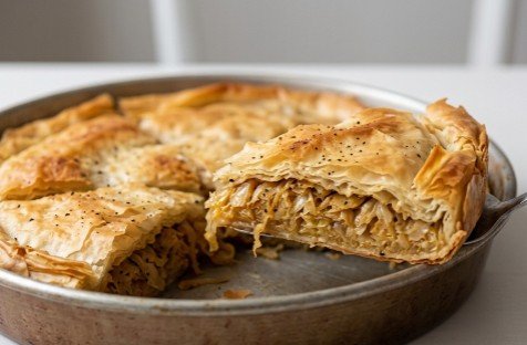 Tradicionalna Domaća Pita Kupusara – Starinski Recept za Hrskavu Pitu sa Kupusom