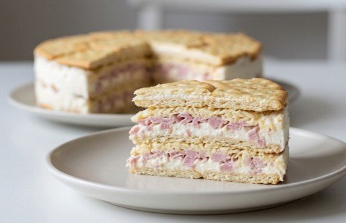 Savršen Recept za Slanu Tortu sa Krekerima (Bez Pečenja)