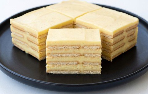 Brza keks torta — kremasti i jednostavni domaći slojeviti desert bez pečenja
