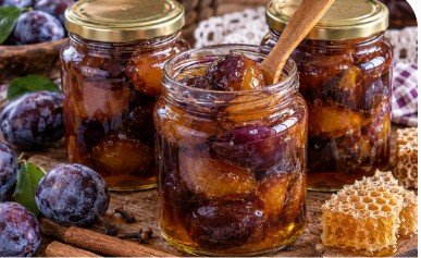 Šljive sa Medom za Zimu u Tegli: Starinski Recept sa Cimetom