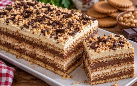 Noblica Torta bez Pečenja: Brzi Kremasti Recept sa Čokoladom i Kikirikijem