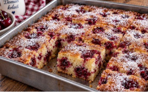 Kolač sa Višnjama na Čaše: Starinski Brzi Recept sa Jogurtom