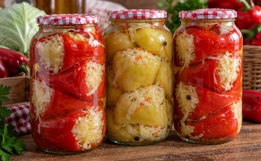 Paprike Punjene Kupusom za Zimu: Starinski Recept za Turšiju u Tegli