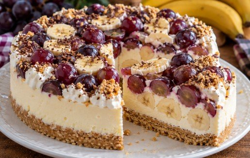 Voćna Krem Torta sa Grožđem bez Pečenja: Brzi Recept sa Keksom i Bananama