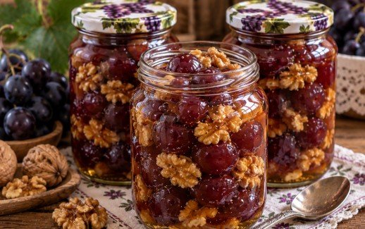 Slatko od Grožđa sa Orasima: Tradicionalni Starinski Recept u Tegli