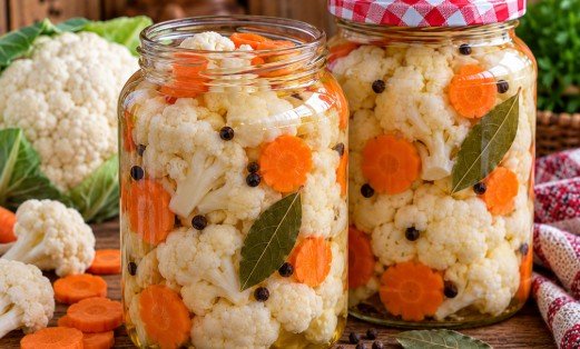Karfiol u Sirćetu za Zimu: Starinski Recept za Najhrskaviju Turšiju
