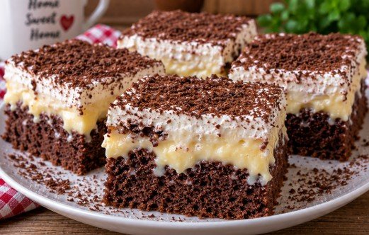 Brzi Kolač od 5 Jaja: Recept za Kremasti Čokoladni Kolač sa Pudingom