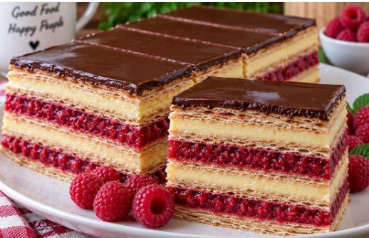 Mađarica Bez Pečenja sa Malinama: Recept za Rozen Kolač sa Dva Fila