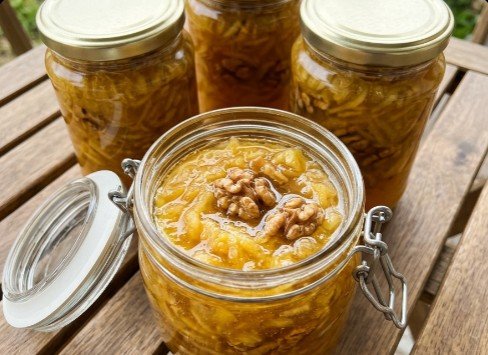 Najbolji Recept za Domaće Slatko od Dunja sa Orasima (Tradicionalna Zimnica)