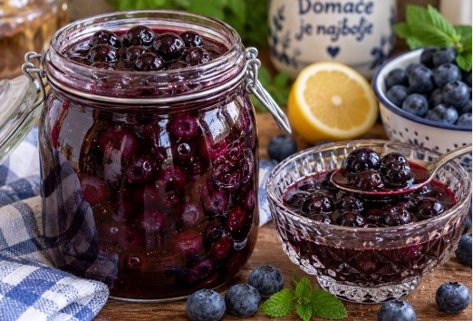 DOMAĆE SLATKO OD BOROVNICA