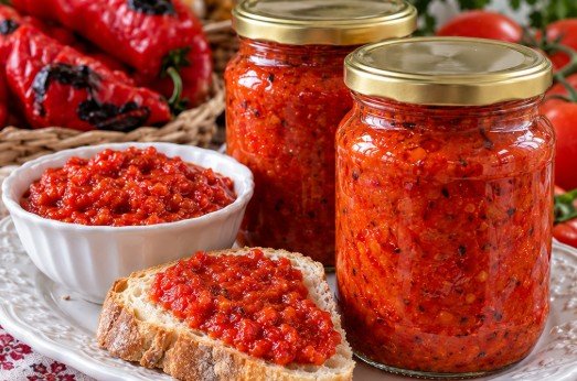 Tradicionalni ajvar sa paradajzom – Domaći recept