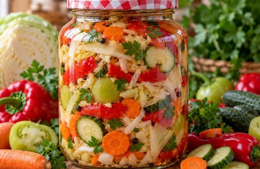 Šarena salata po starom jugoslovenskom receptu – Tradicionalna hrskava zimnica
